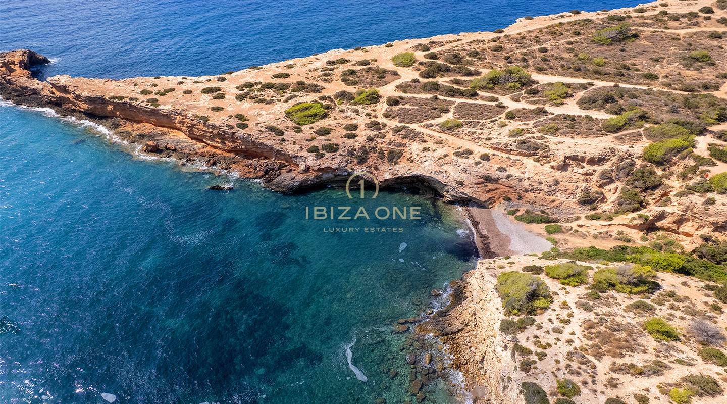 Villa moderne en bord de mer avec accès privé à la mer, à louer à long terme à Cap Martinet, Ibiza