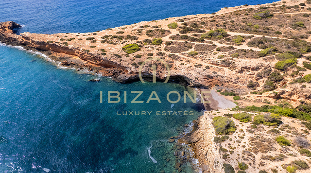 Moderna villa in prima linea sulla spiaggia con accesso privato al mare per affitto a lungo termine a Cap Martinet, Ibiza