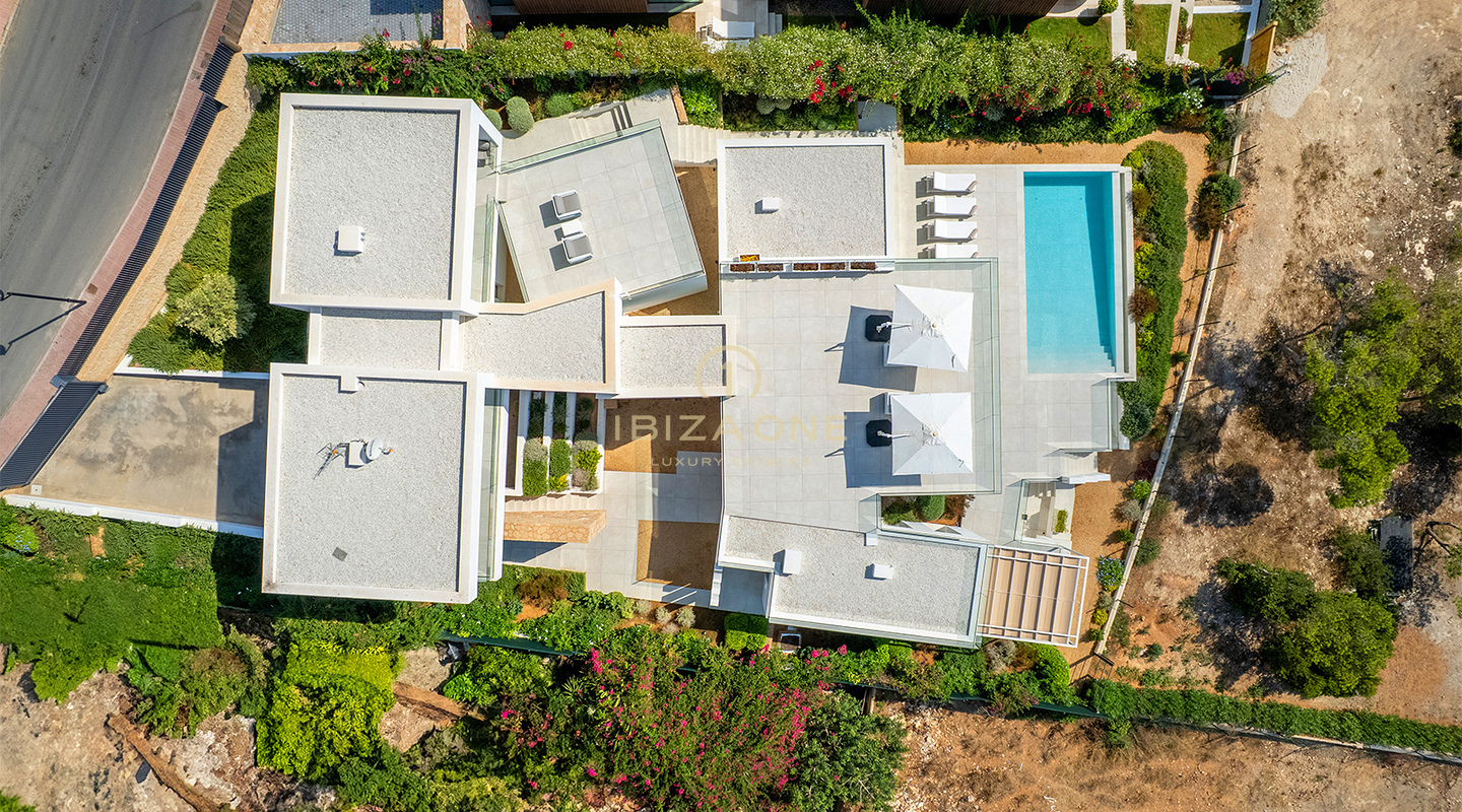 Moderne villa aan het strand met privétoegang tot de zee voor langetermijnverhuur in Cap Martinet, Ibiza
