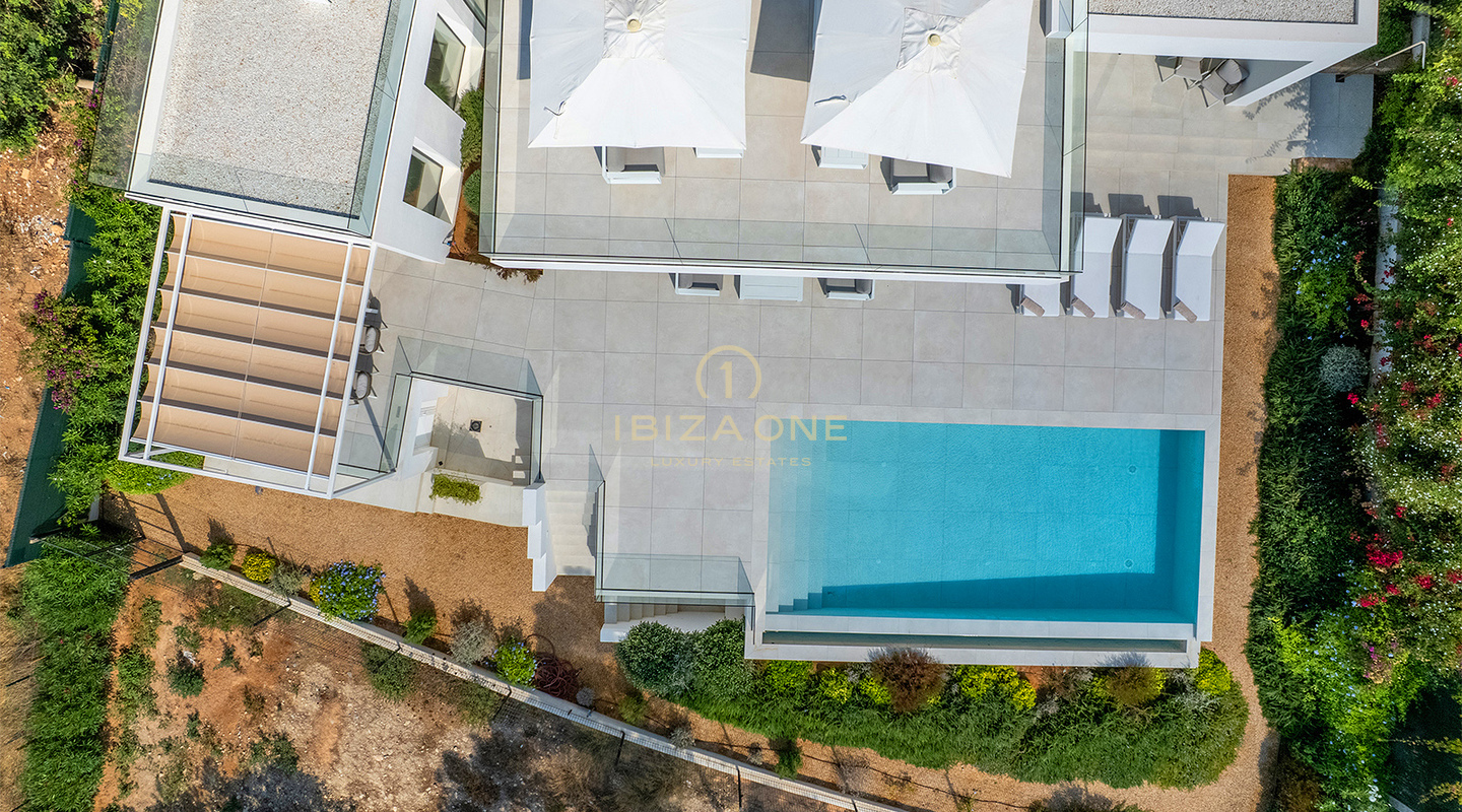 Moderne villa aan het strand met privétoegang tot de zee voor langetermijnverhuur in Cap Martinet, Ibiza