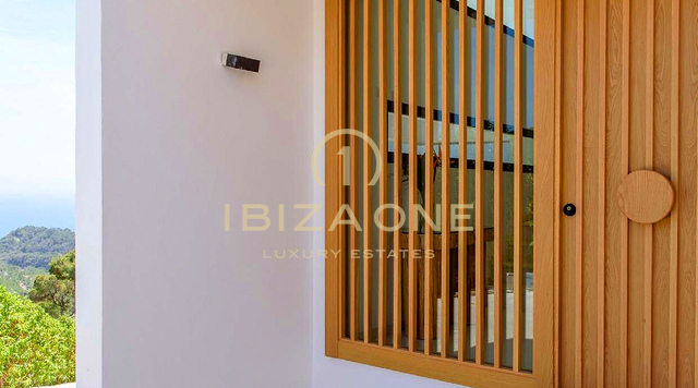 Villa de lujo recién renovada con impresionantes vistas al mar en venta, Ibiza