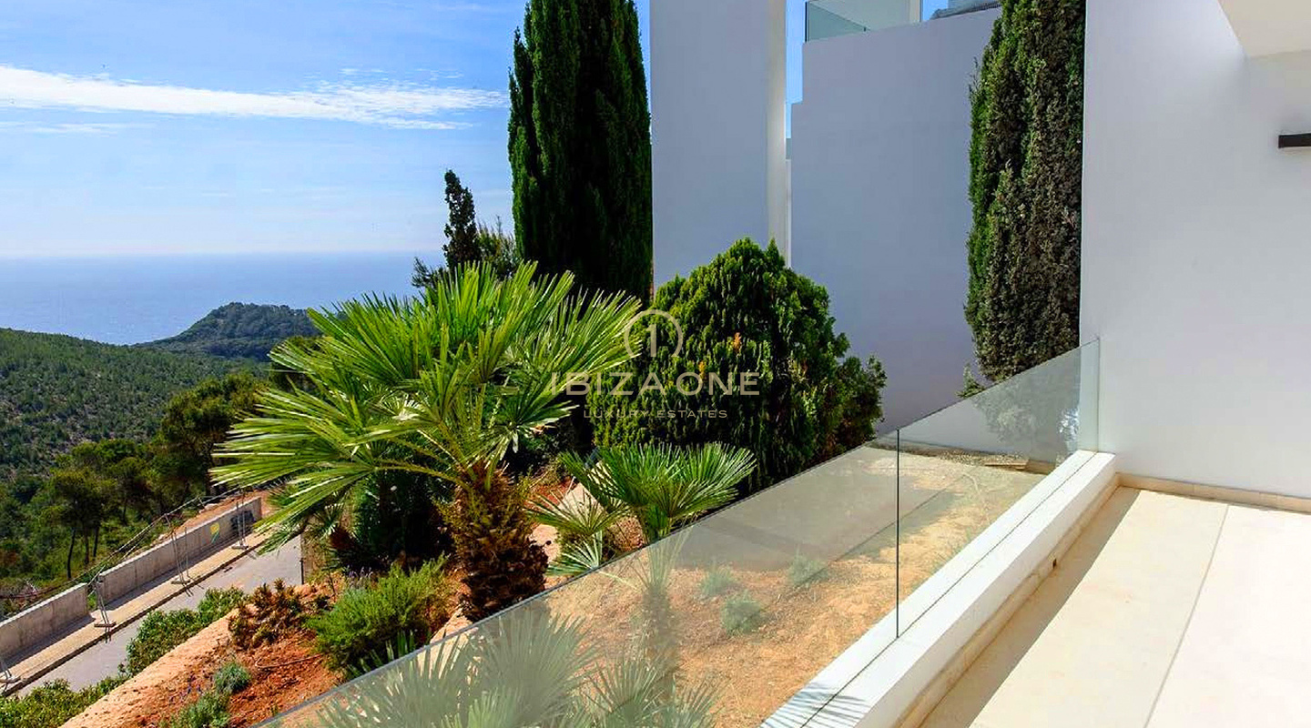Villa di lusso recentemente ristrutturata con splendida vista sul mare in vendita, Ibiza