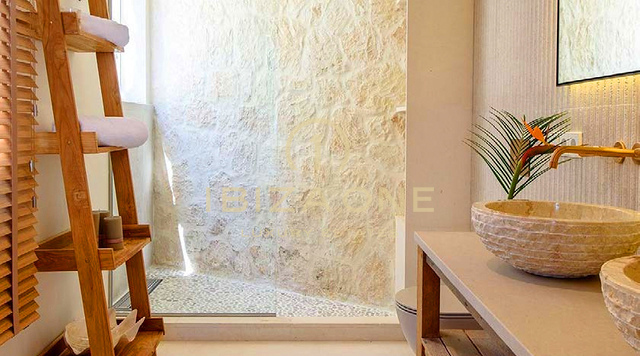 Villa de lujo recién renovada con impresionantes vistas al mar en venta, Ibiza