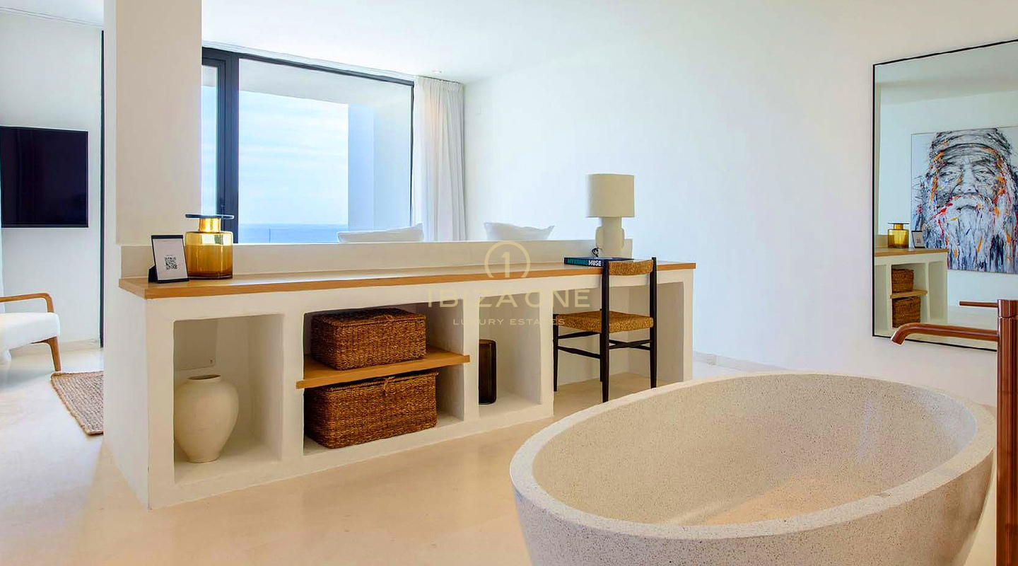 Villa de lujo recién renovada con impresionantes vistas al mar en venta, Ibiza