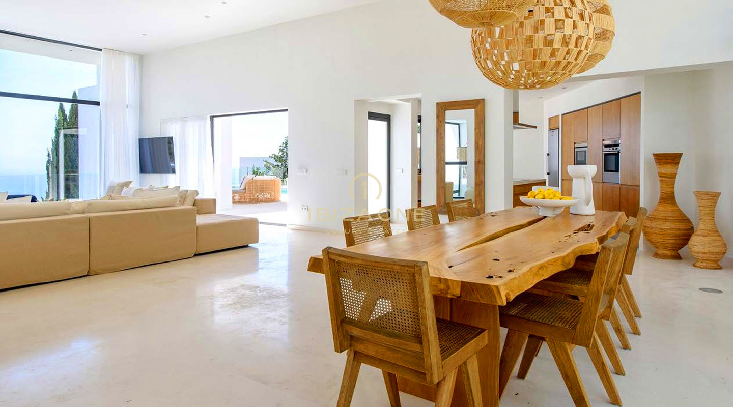 Villa di lusso recentemente ristrutturata con splendida vista sul mare in vendita, Ibiza