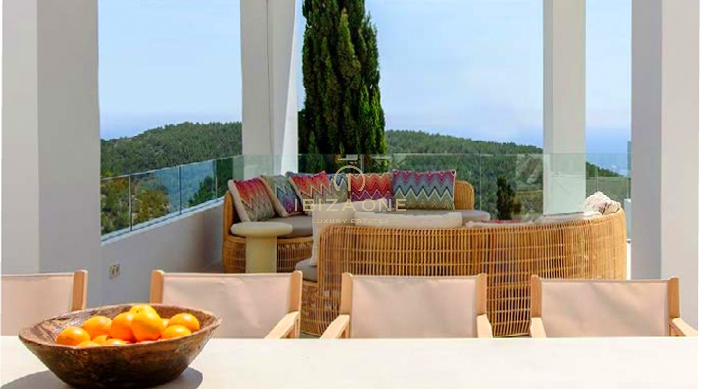 Villa de lujo recién renovada con impresionantes vistas al mar en venta, Ibiza