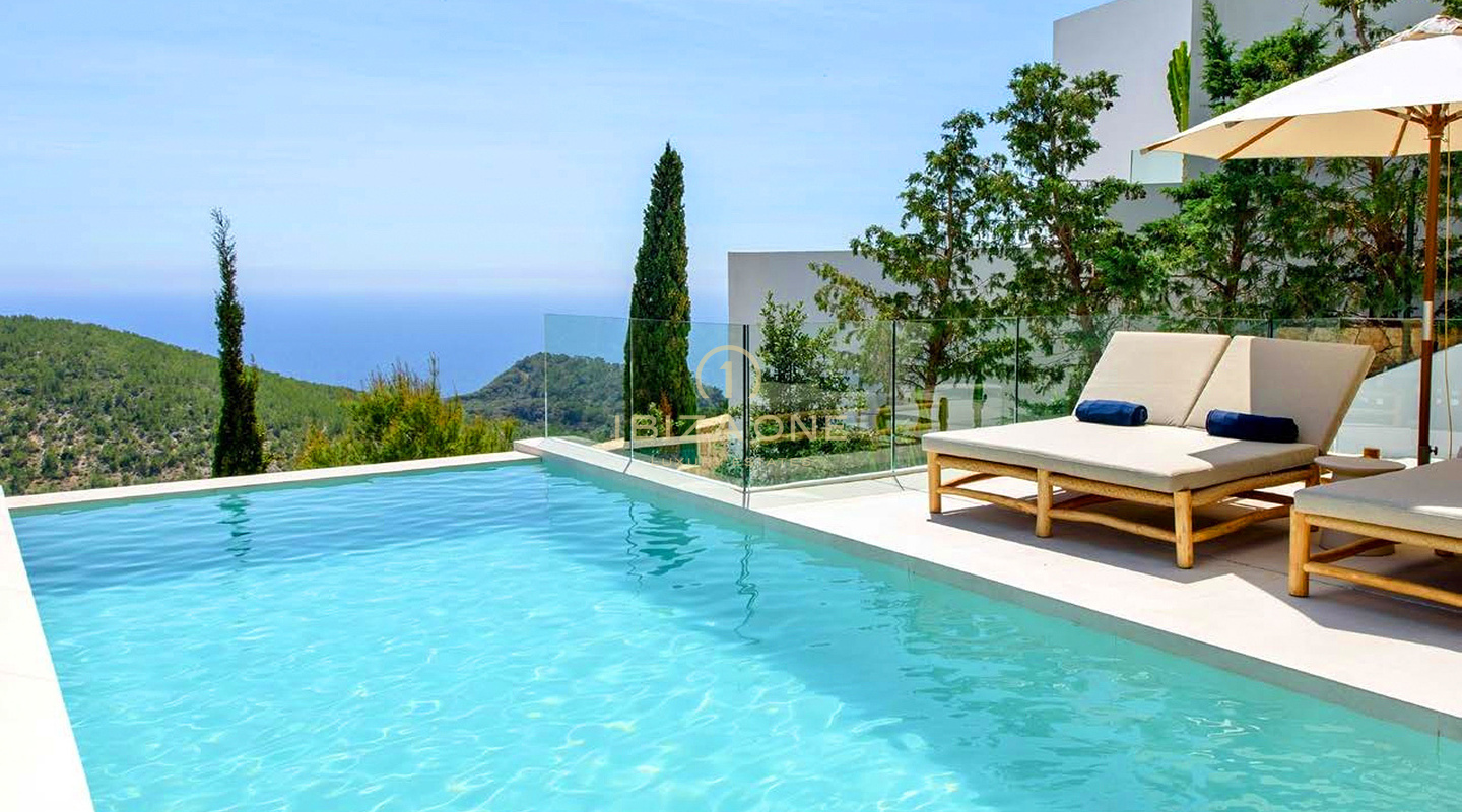 Villa de lujo recién renovada con impresionantes vistas al mar en venta, Ibiza