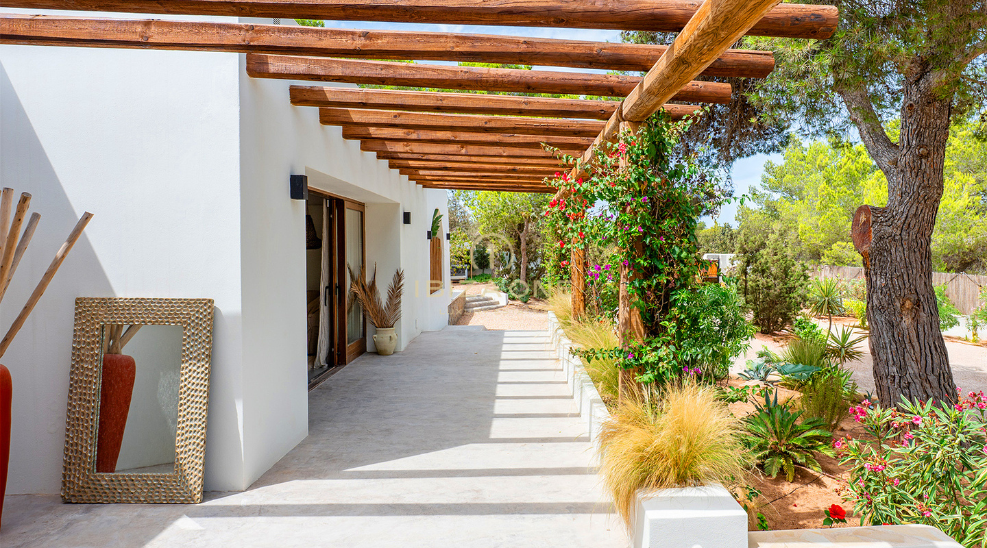 Elegante villa bohémien di lusso con vista sul tramonto in vendita, Ibiza