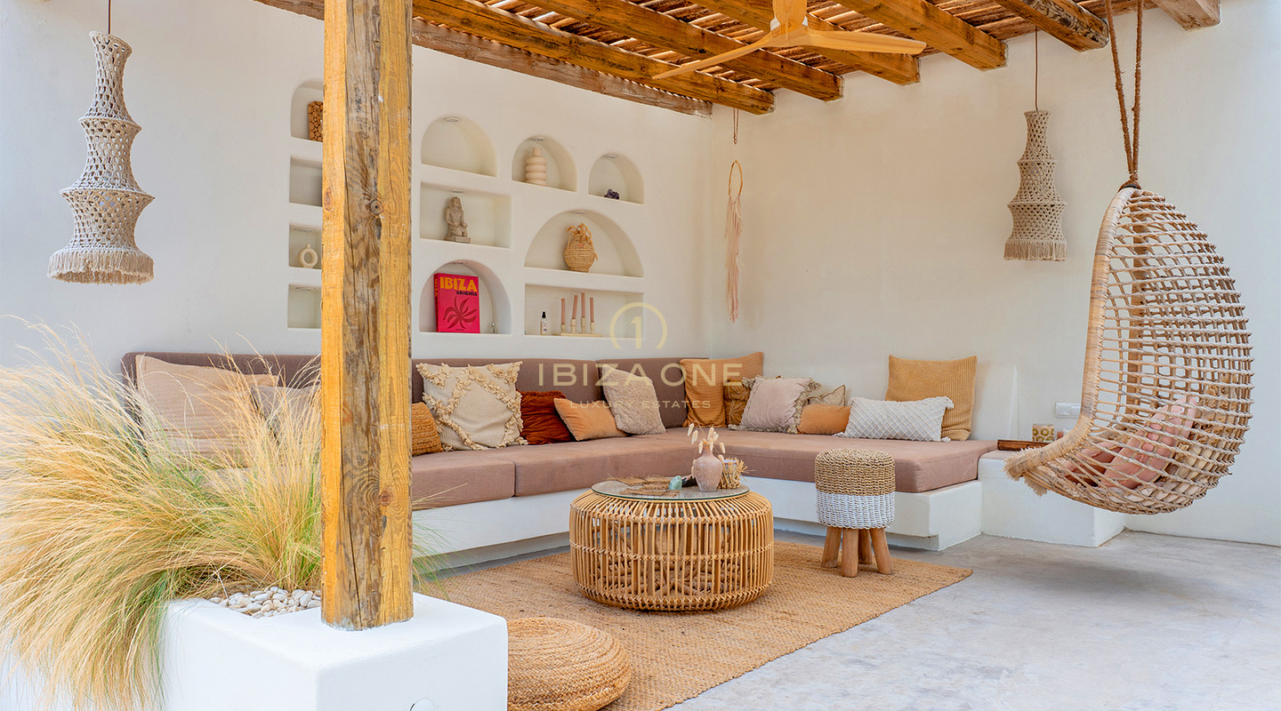 Stilvolle Luxusvilla im Bohème-Stil mit Blick auf den Sonnenuntergang zu verkaufen, Ibiza