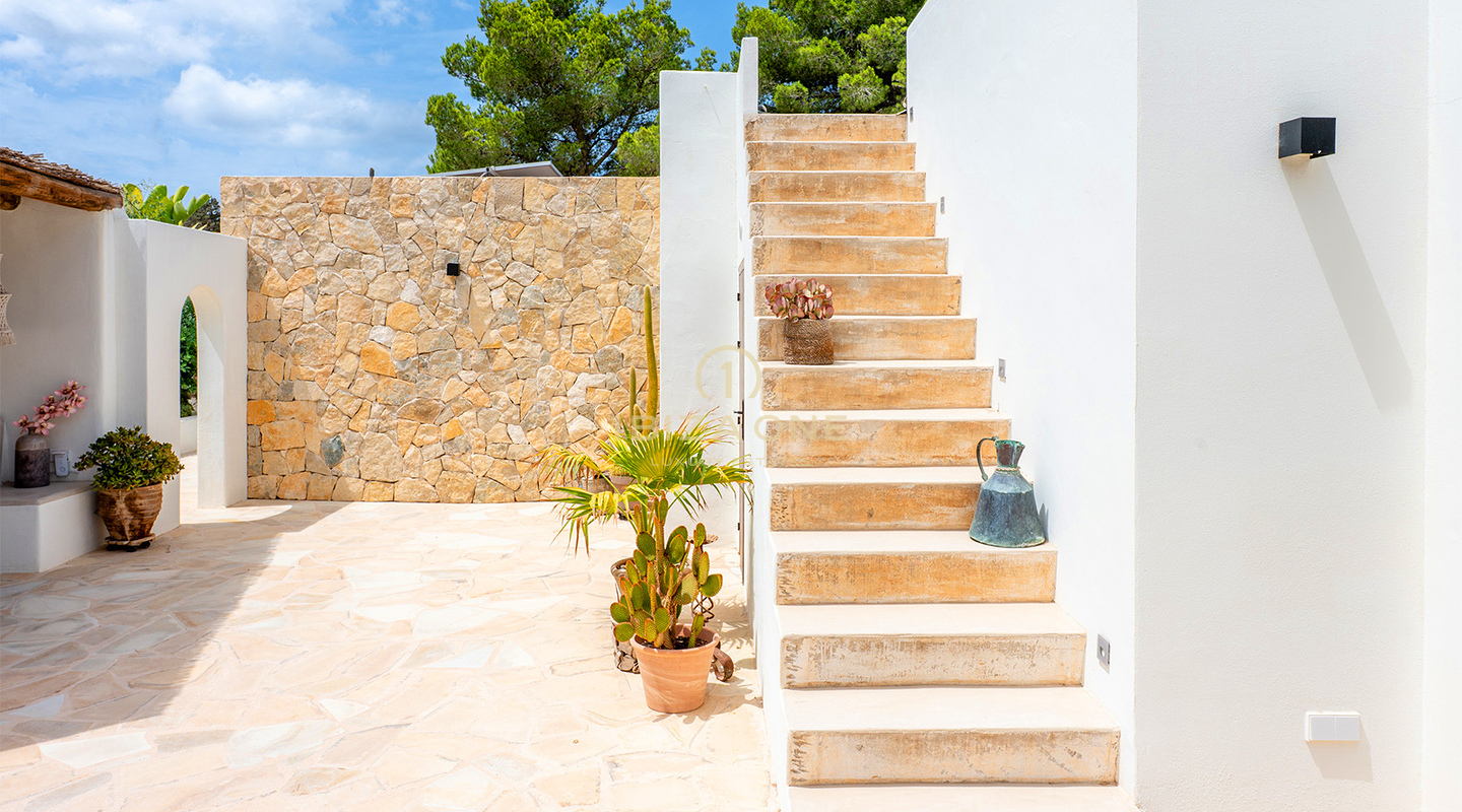 Elegante villa bohémien di lusso con vista sul tramonto in vendita, Ibiza
