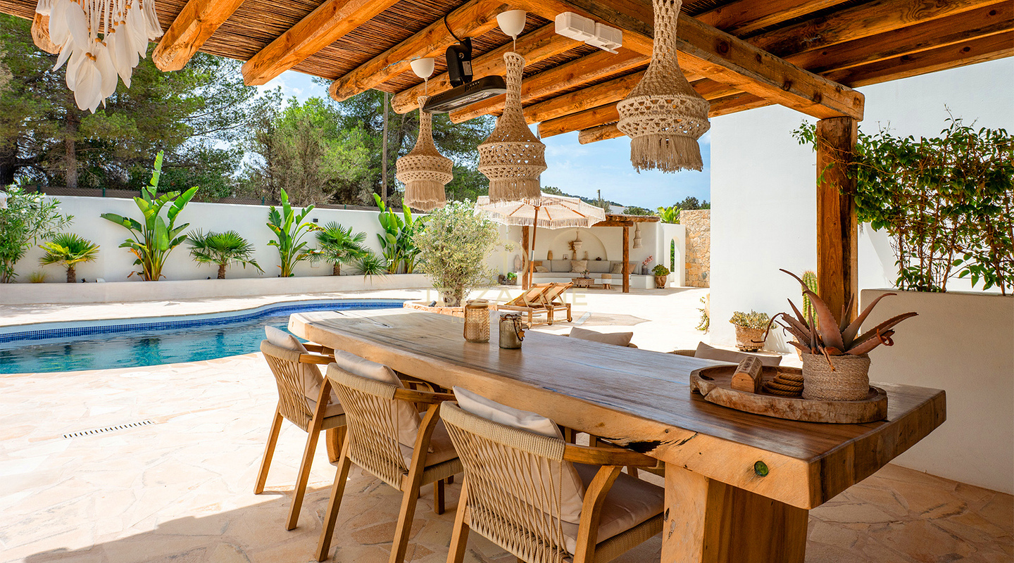 Elegante villa bohémien di lusso con vista sul tramonto in vendita, Ibiza