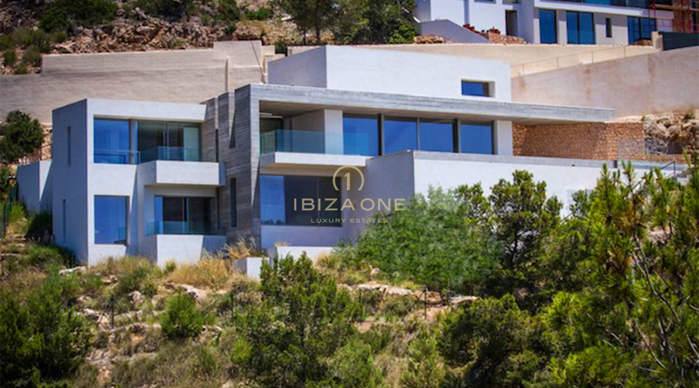 Moderna villa de lujo con impresionantes vistas al mar en venta en Ibiza