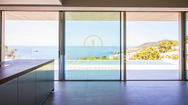 Villa de luxe moderne avec vue imprenable sur la mer à vendre, Ibiza