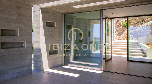 Villa de luxe moderne avec vue imprenable sur la mer à vendre, Ibiza
