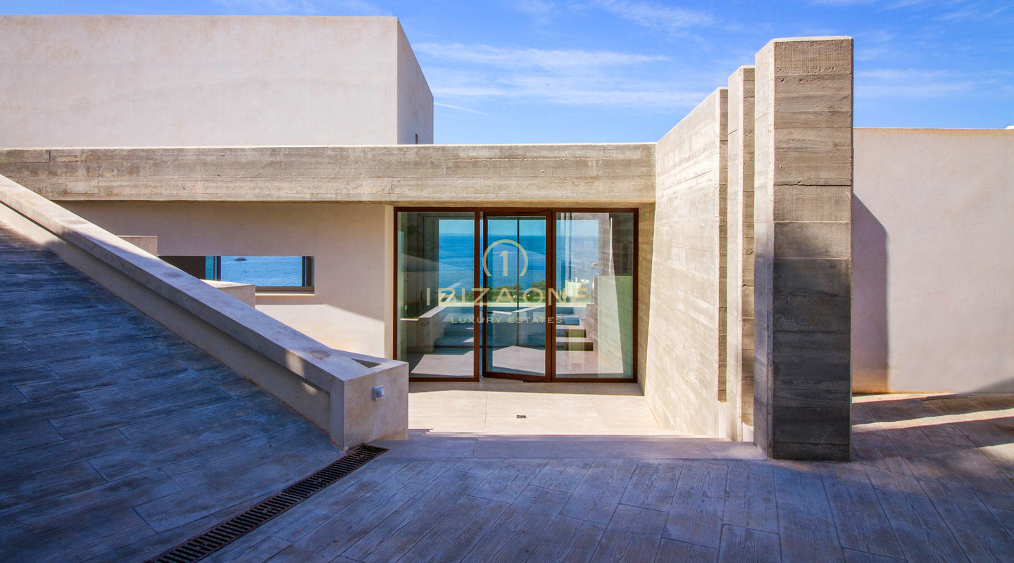 Moderna villa de lujo con impresionantes vistas al mar en venta en Ibiza