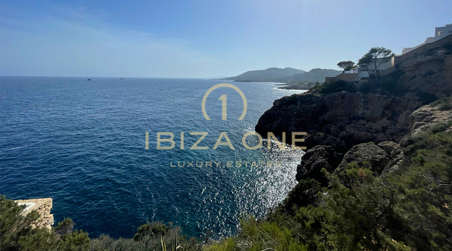 Luxuriöse Villa in erster Linie mit privatem Zugang zum Meer zu verkaufen, Ibiza