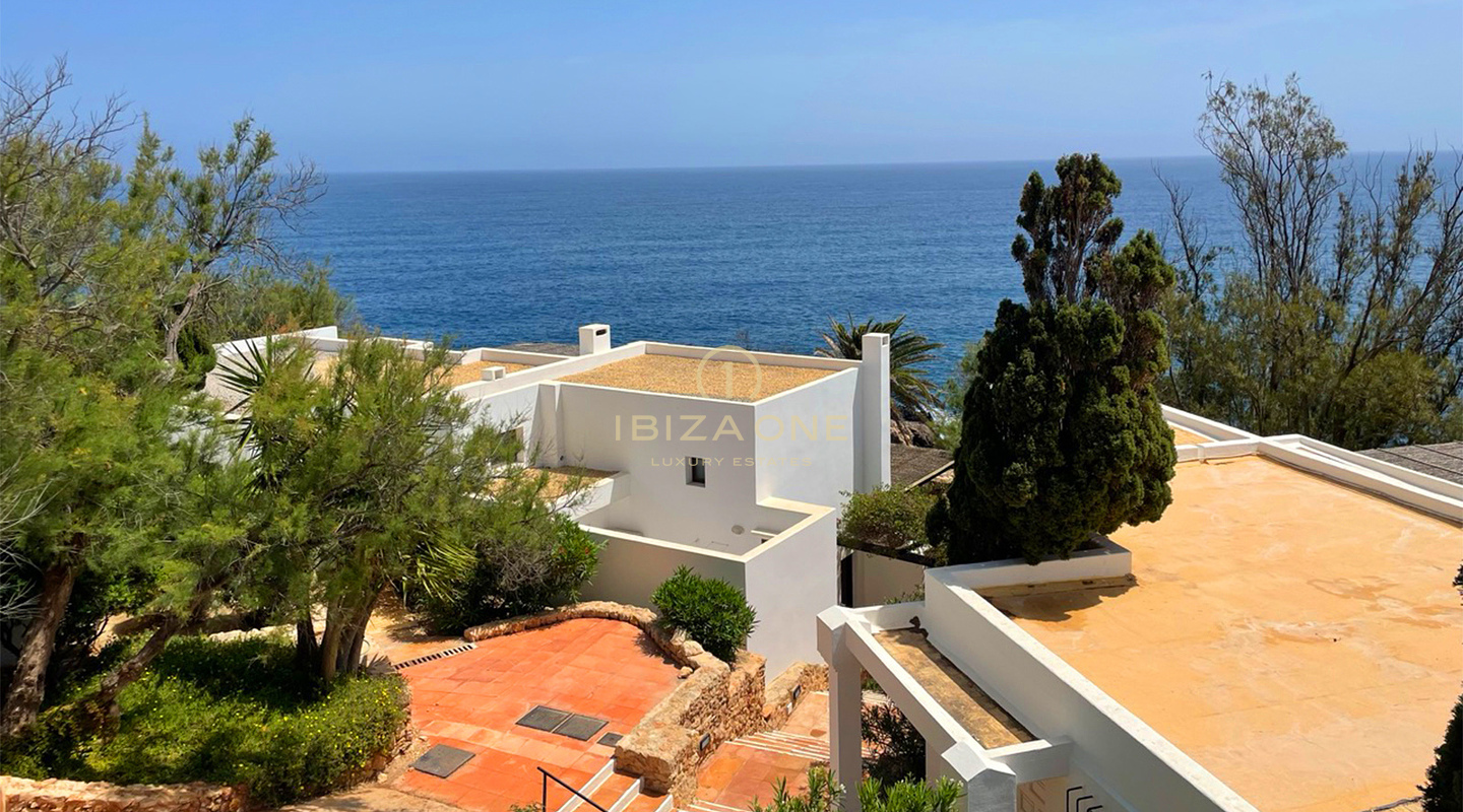 Villa de lujo en primera línea con acceso privado al mar en venta, Ibiza
