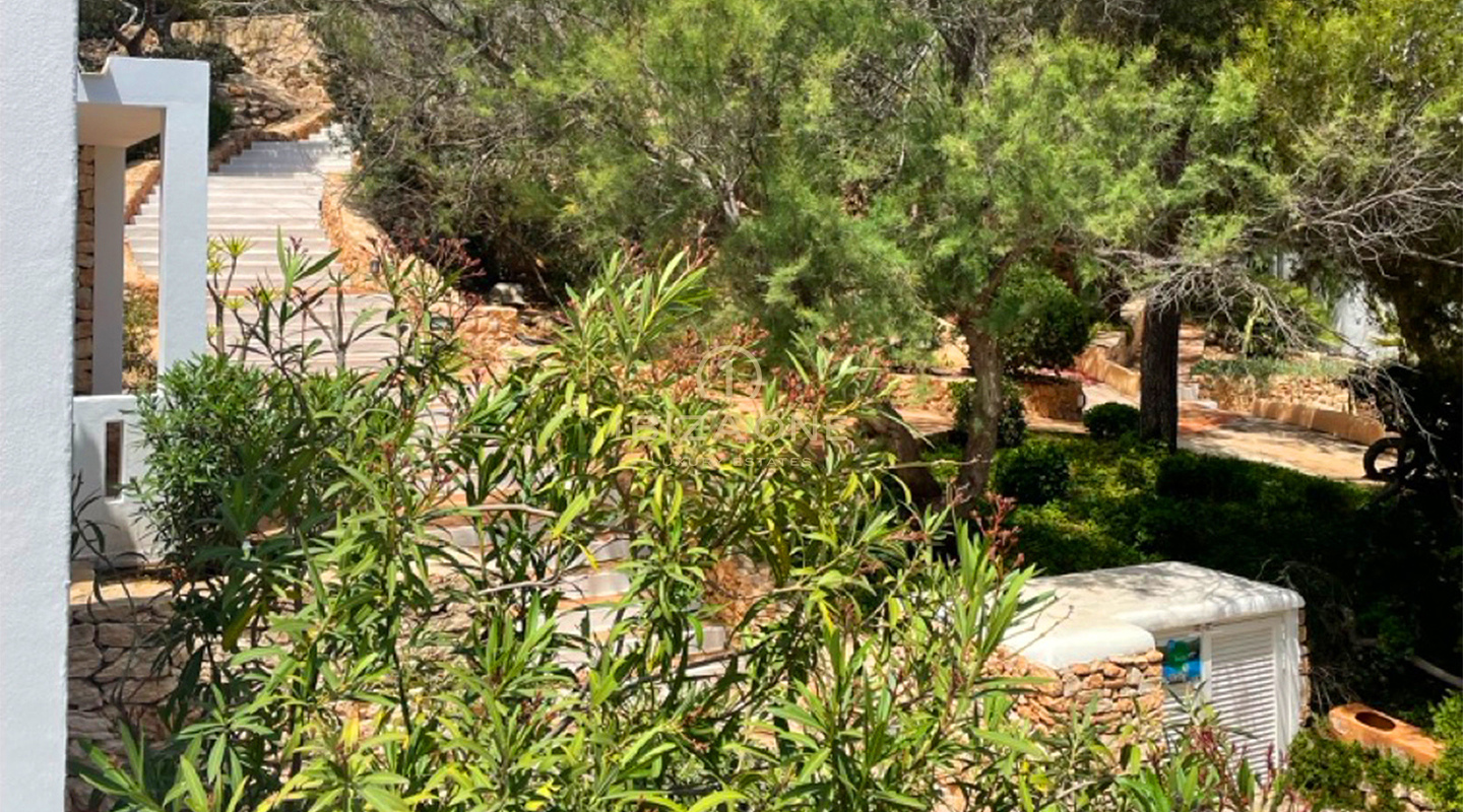 Villa di lusso in prima linea con accesso privato al mare in vendita, Ibiza