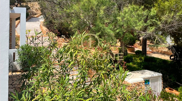 Luxuriöse Villa in erster Linie mit privatem Zugang zum Meer zu verkaufen, Ibiza