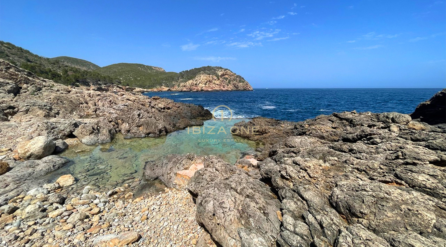 Luxuriöse Villa in erster Linie mit privatem Zugang zum Meer zu verkaufen, Ibiza