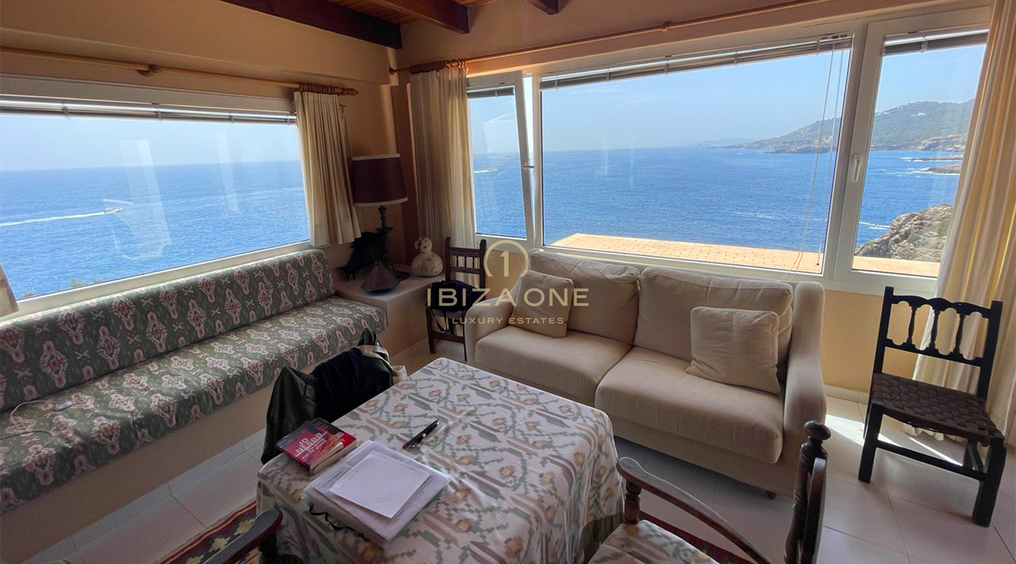 Villa de lujo en primera línea con acceso privado al mar en venta, Ibiza