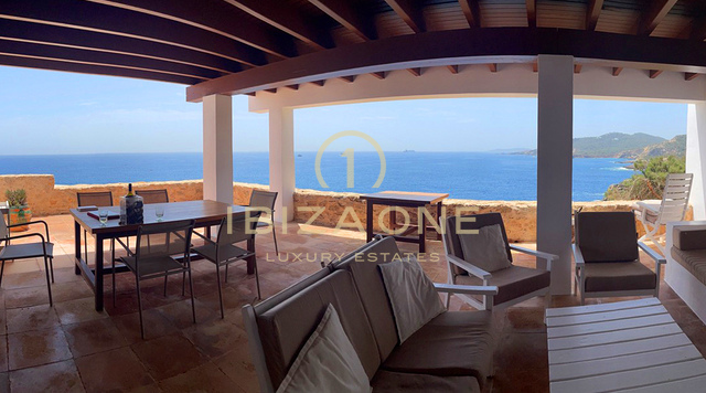 Luxe villa op de eerste lijn met privétoegang tot de zee te koop, Ibiza