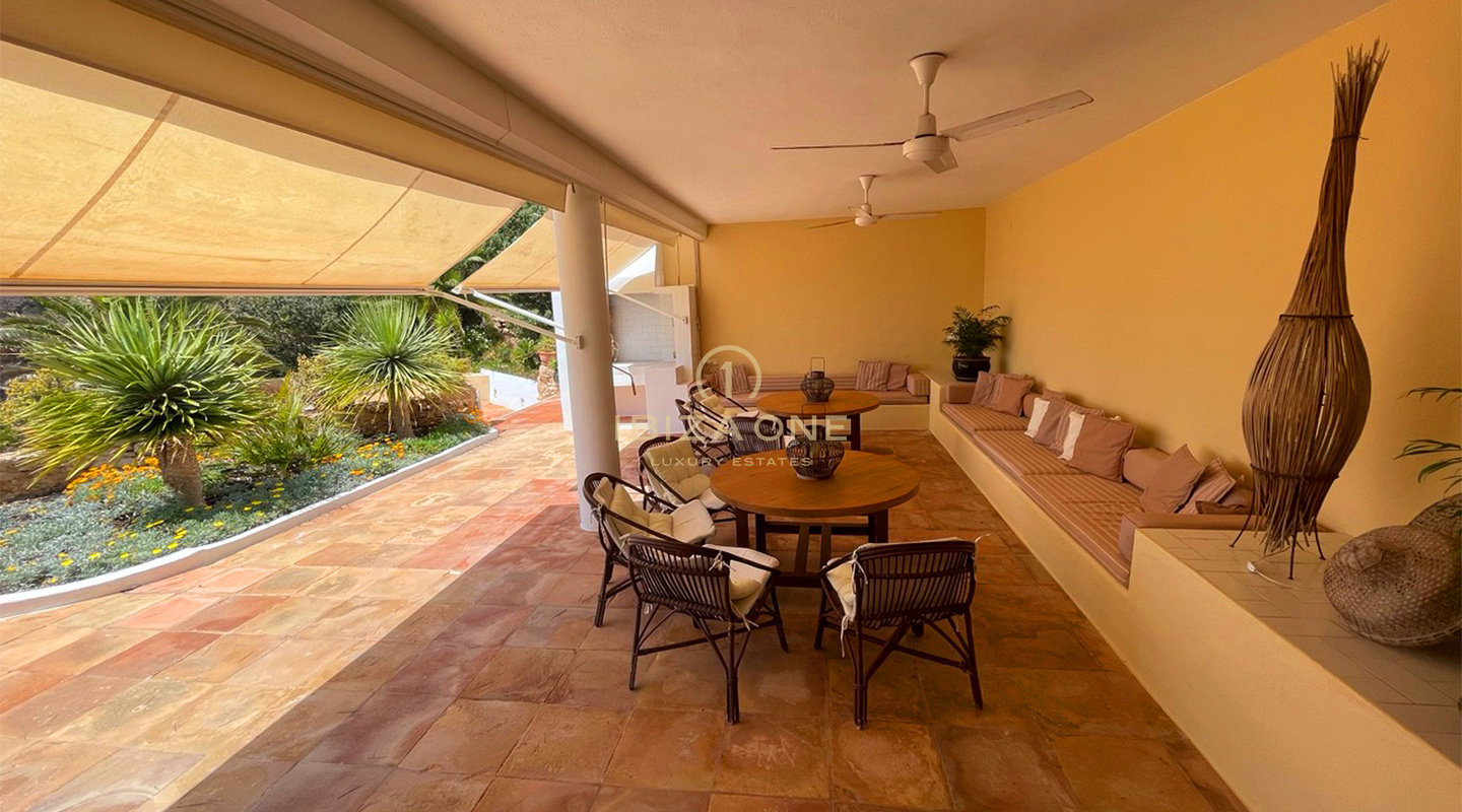 Luxe villa op de eerste lijn met privétoegang tot de zee te koop, Ibiza