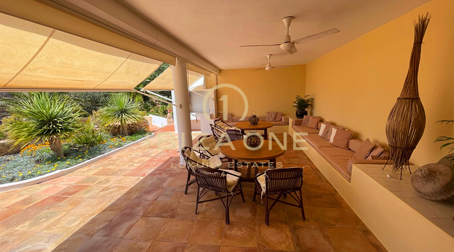 Luxuriöse Villa in erster Linie mit privatem Zugang zum Meer zu verkaufen, Ibiza
