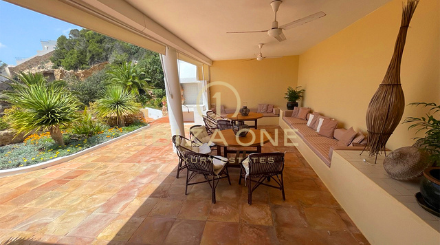 Luxe villa op de eerste lijn met privétoegang tot de zee te koop, Ibiza