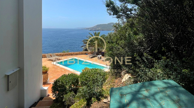 Villa de luxe en première ligne avec accès privé à la mer à vendre, Ibiza