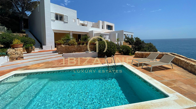 Luxuriöse Villa in erster Linie mit privatem Zugang zum Meer zu verkaufen, Ibiza