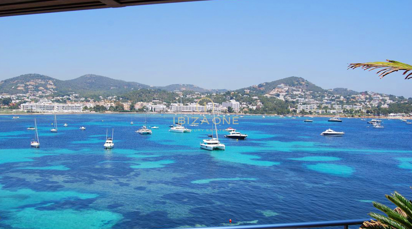 Ático de lujo excepcional en Marina Botafoch con acceso directo al mar para alquiler de larga temporada, Ibiza