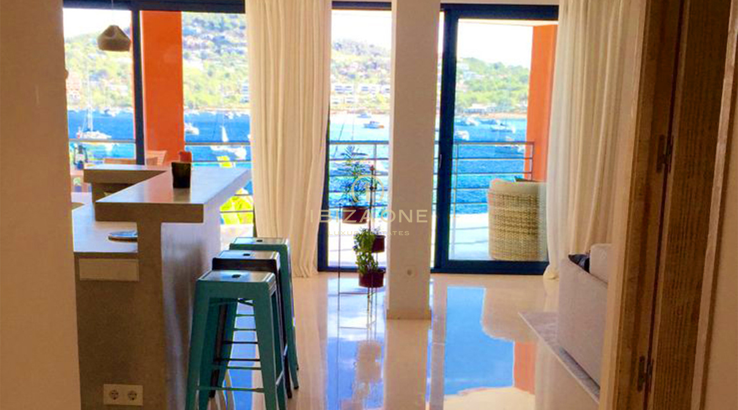 Uitzonderlijk luxe penthouse in Marina Botafoch met directe toegang tot zee voor langetermijnverhuur, Ibiza