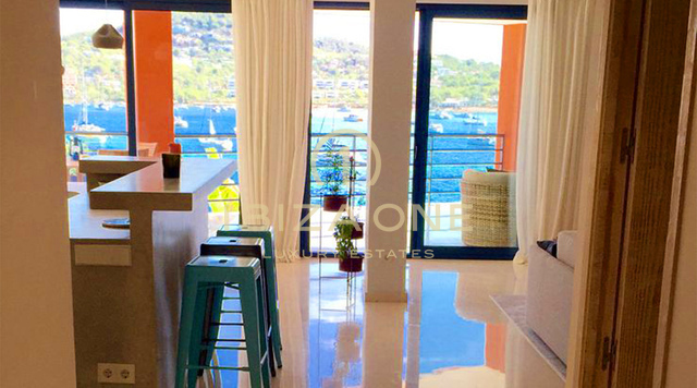 Uitzonderlijk luxe penthouse in Marina Botafoch met directe toegang tot zee voor langetermijnverhuur, Ibiza