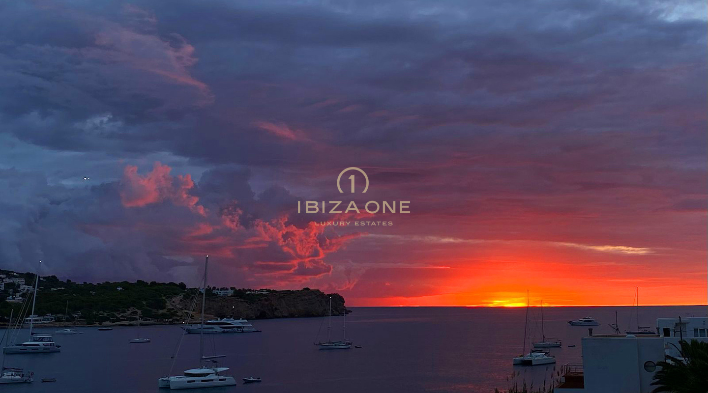 Uitzonderlijk luxe penthouse in Marina Botafoch met directe toegang tot zee voor langetermijnverhuur, Ibiza