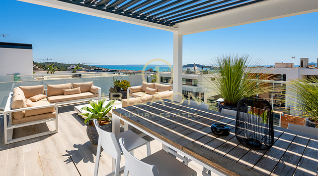 Ultra-stilvolle Luxusvilla mit Club, Fitnessstudio und Dachterrasse mit Blick auf Dalt Vila, Toplage in Ses Torres, Ibiza zu verkaufen