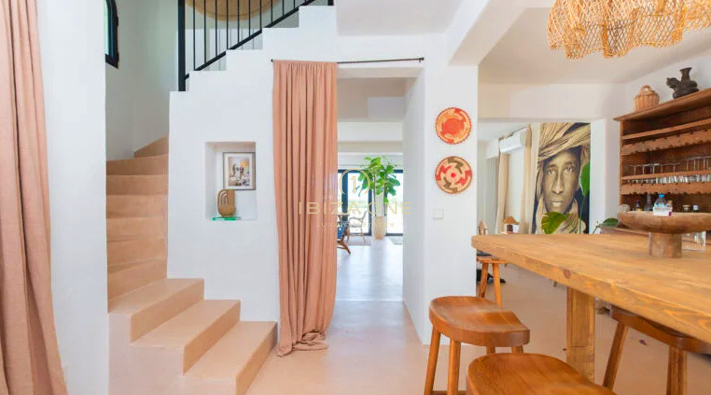Preciosa villa de lujo en Blakstad, rodeada de naturaleza, en venta en San Lorenzo, Ibiza.