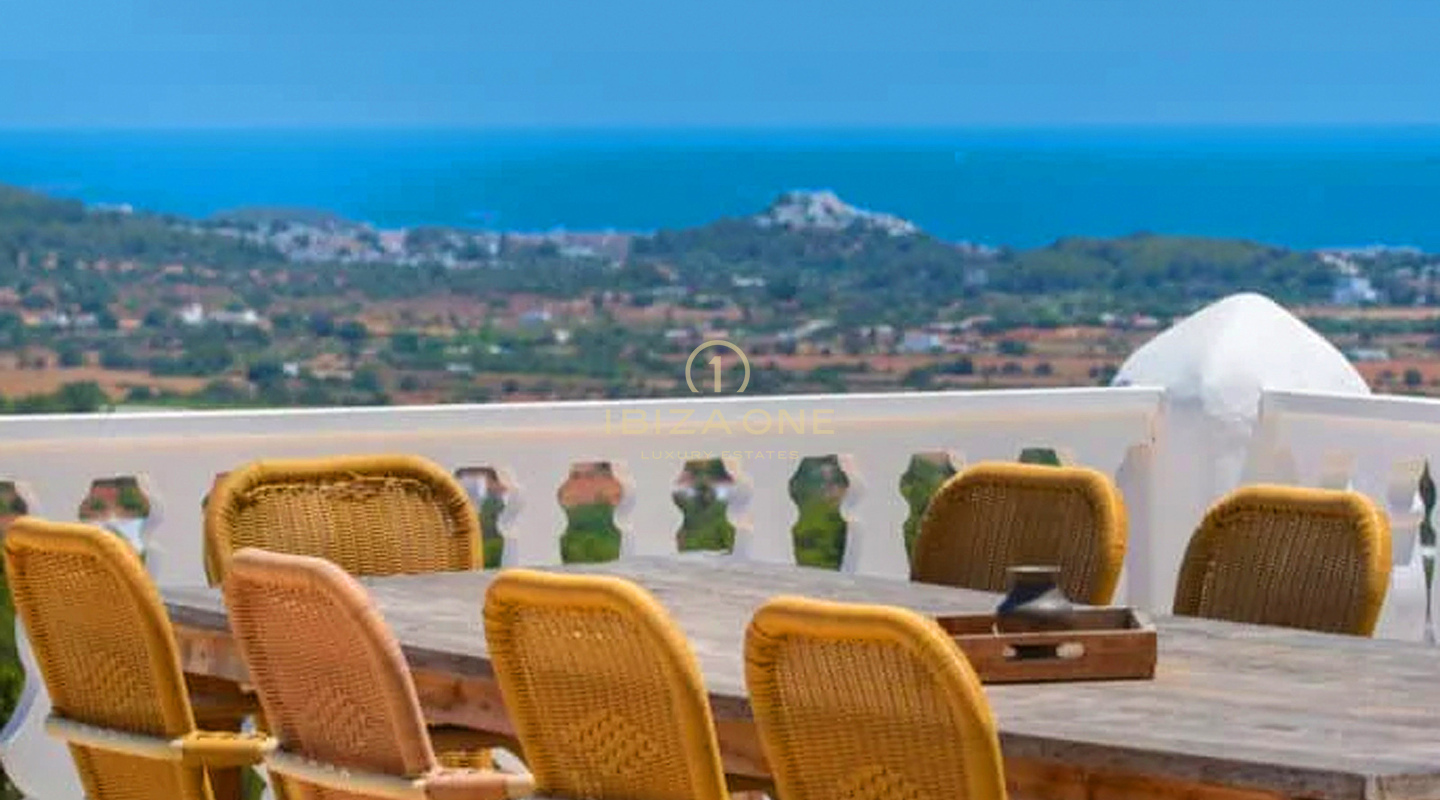 Preciosa villa de lujo en Blakstad, rodeada de naturaleza, en venta en San Lorenzo, Ibiza.