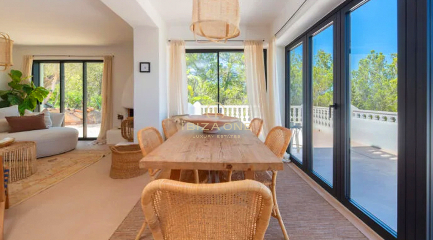 Preciosa villa de lujo en Blakstad, rodeada de naturaleza, en venta en San Lorenzo, Ibiza.