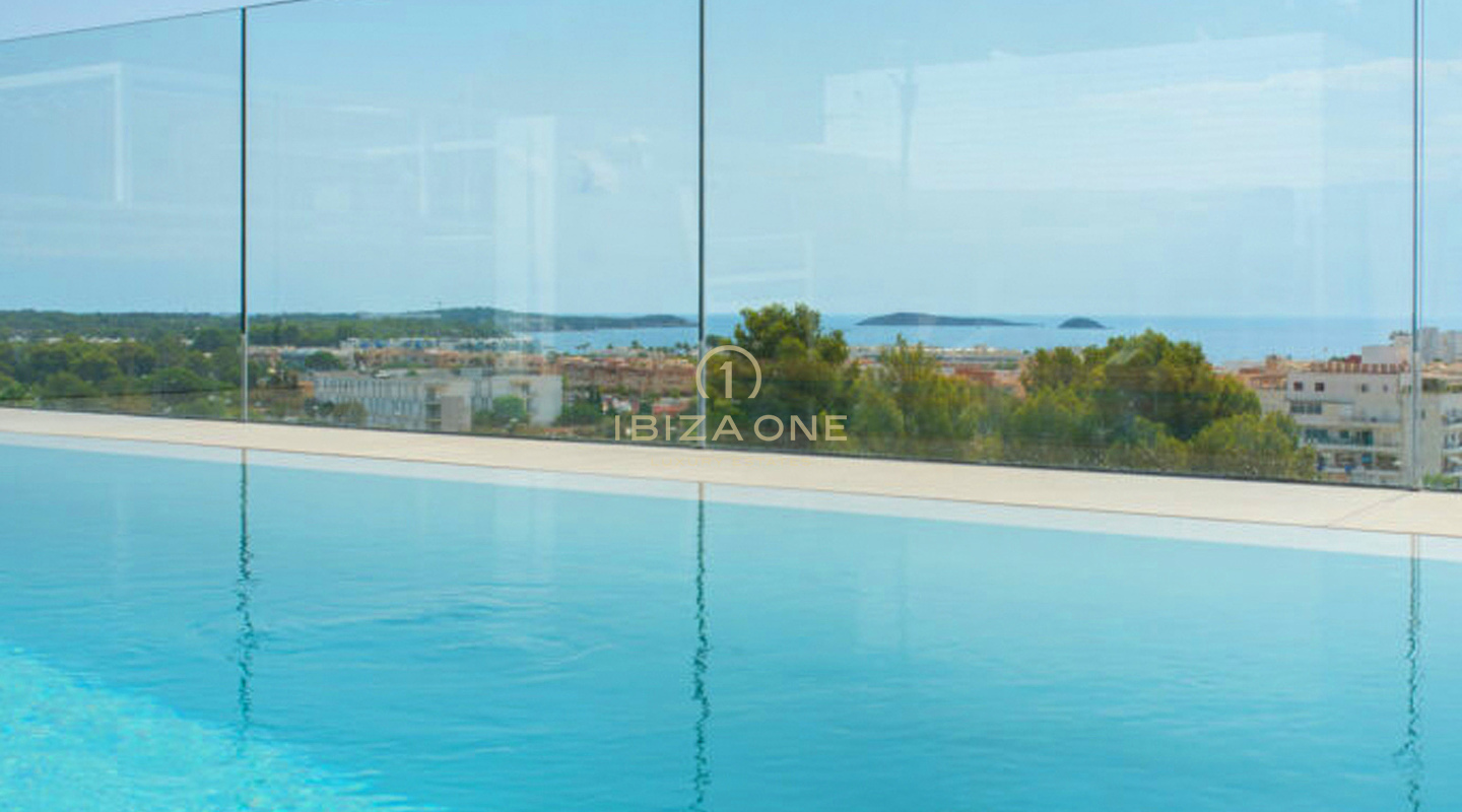 Moderna villa de lujo de 5 dormitorios con licencia de alquiler turístico y fantásticas vistas al mar en venta en Santa Eulalia, Ibiza.