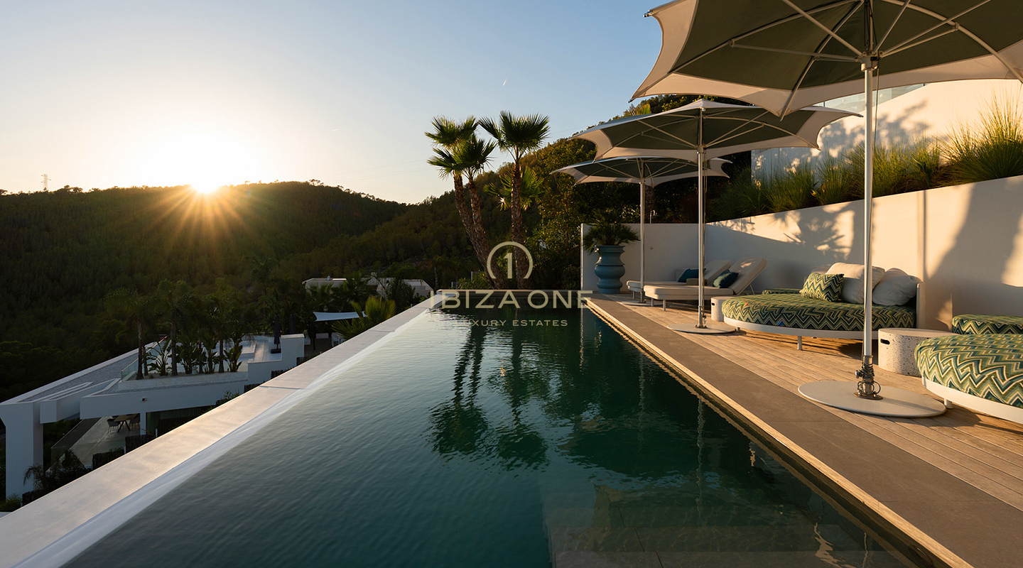 Villa de luxe moderne avec vue spectaculaire sur la mer à vendre à Cas Mut, Ibiza