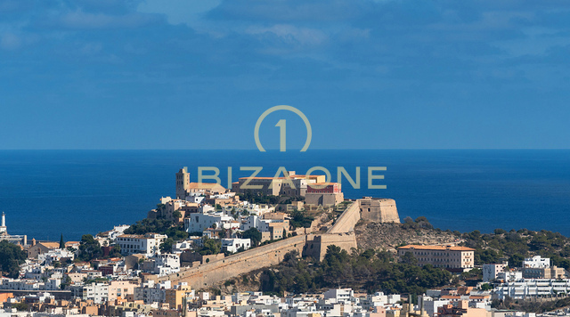 Moderne luxe villa met spectaculair uitzicht op zee te koop in Cas Mut, Ibiza