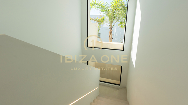 Moderne luxe villa met spectaculair uitzicht op zee te koop in Cas Mut, Ibiza