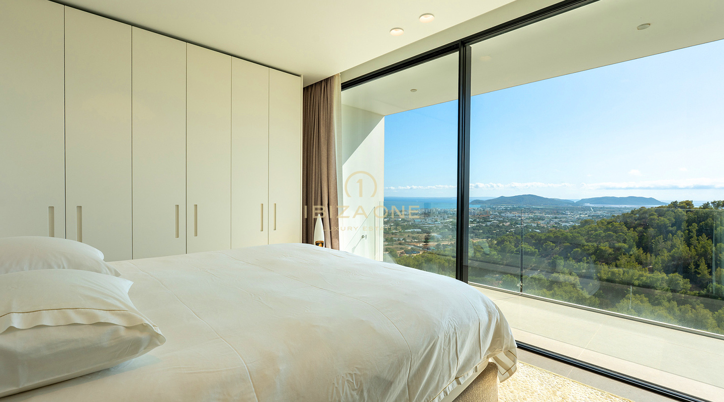 Moderna villa de lujo con espectaculares vistas al mar en venta en Cas Mut, Ibiza