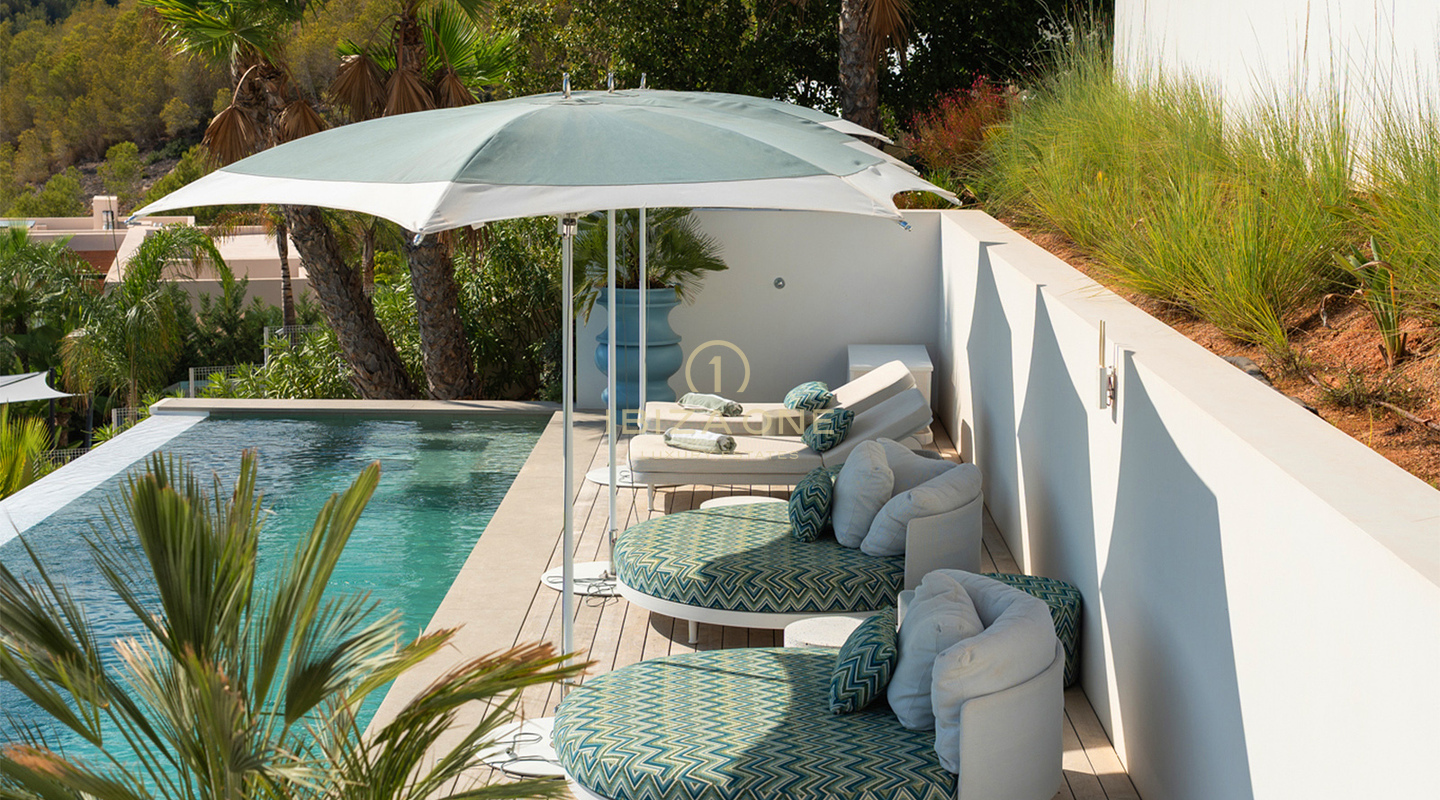 Moderna villa de lujo con espectaculares vistas al mar en venta en Cas Mut, Ibiza