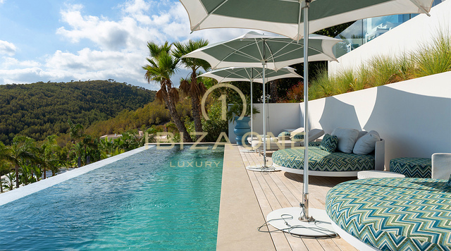 Moderne luxe villa met spectaculair uitzicht op zee te koop in Cas Mut, Ibiza