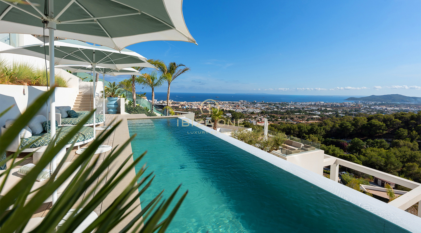 Moderna villa de lujo con espectaculares vistas al mar en venta en Cas Mut, Ibiza