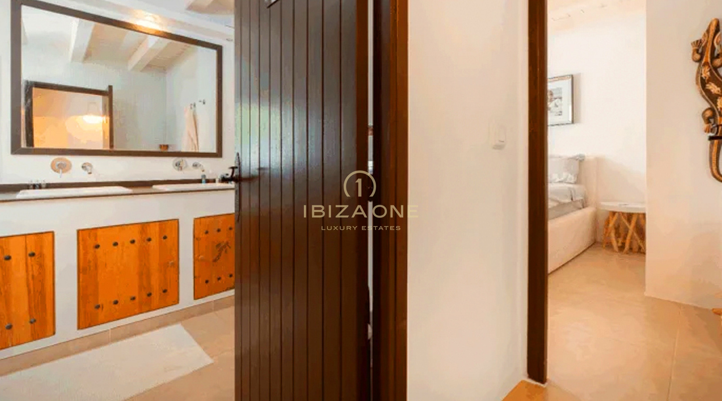 Comfortabele luxe villa in finca-stijl vlakbij Ibiza-stad te koop, Ibiza