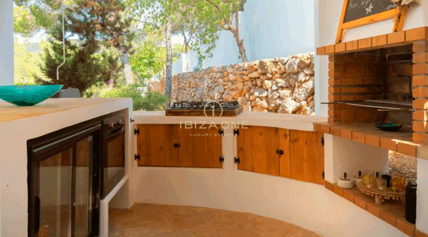 Comfortabele luxe villa in finca-stijl vlakbij Ibiza-stad te koop, Ibiza