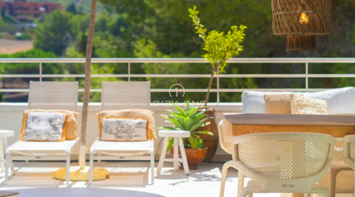 Precioso apartamento de lujo con vistas al campo de golf en venta en Ibiza